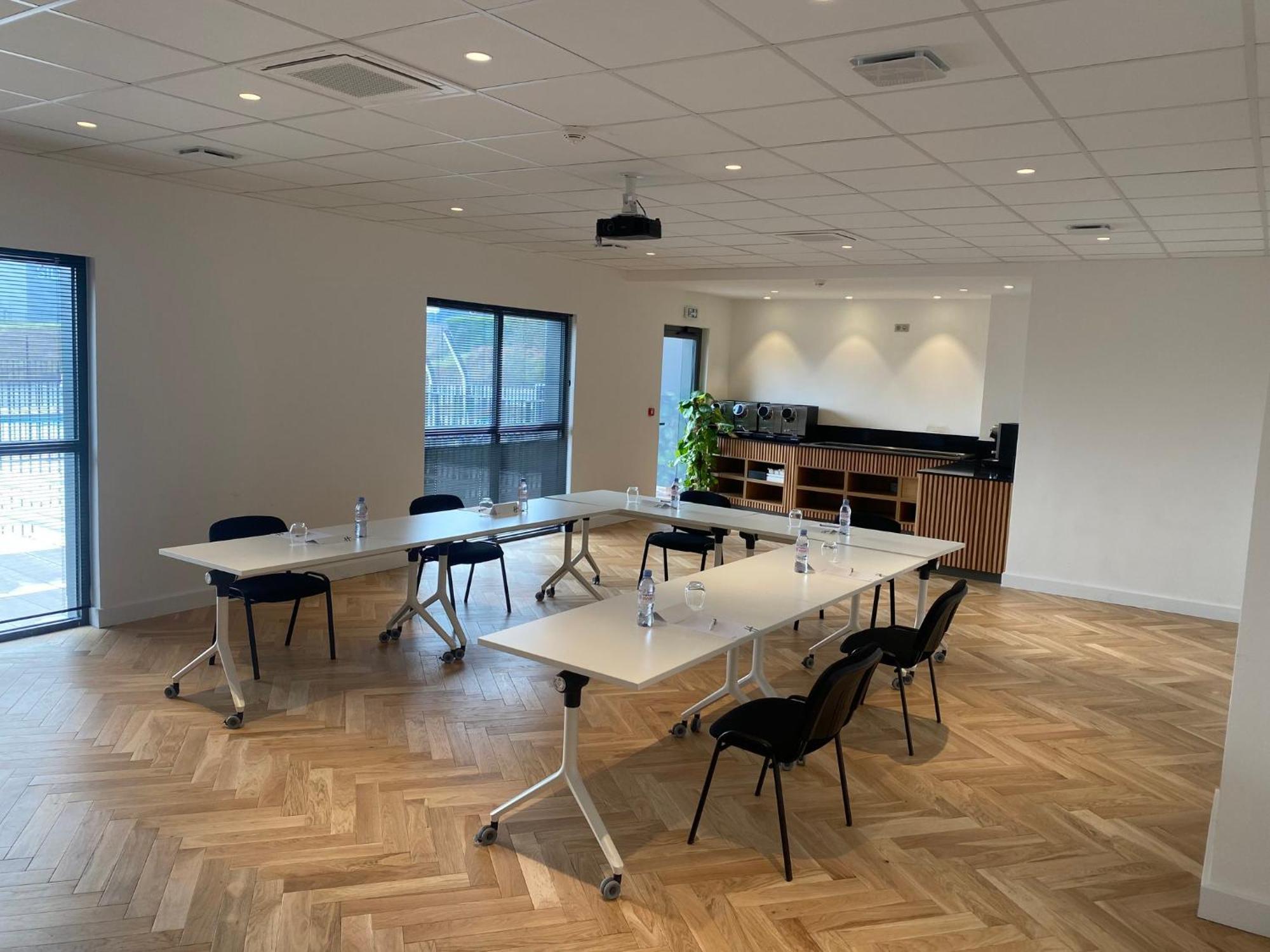 Dijon Sud - By Ihg 4*